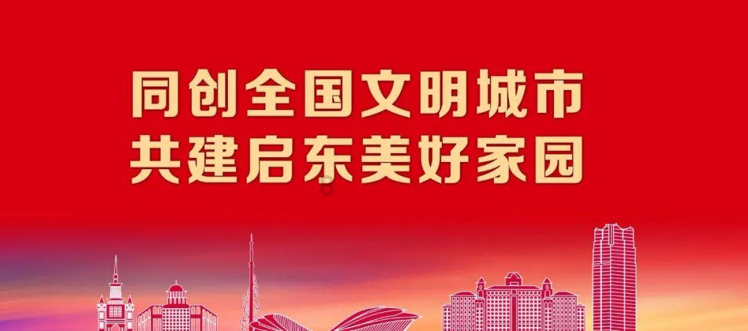 两只狗狗在打闹玩耍，茶杯犬摔倒后直接去世。网友：茶杯犬是畸形犬，自己也受罪，还请不要怪小白！